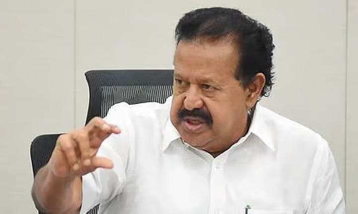 பாஜகவுக்கு ஒத்து ஊதும் காங்கிரஸ்..!! இந்நாள் அமைச்சருக்கு முன்னாள் அமைச்சர் கண்டனம்..!! image 53