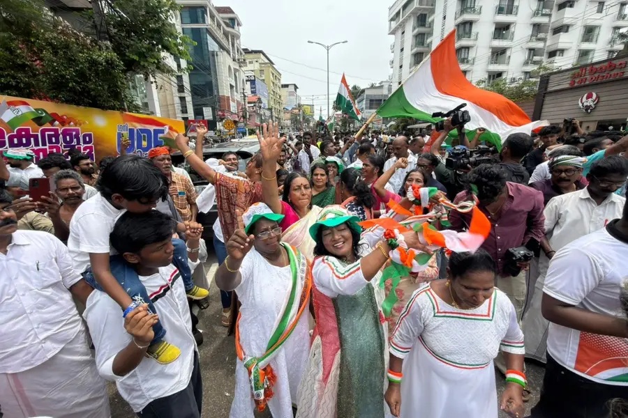 கேரளாவில் காங்கிரஸ் ஆட்சி … இடதுசாரி கூட்டணி வீழ்ந்தது ஏன்? kerala congress win