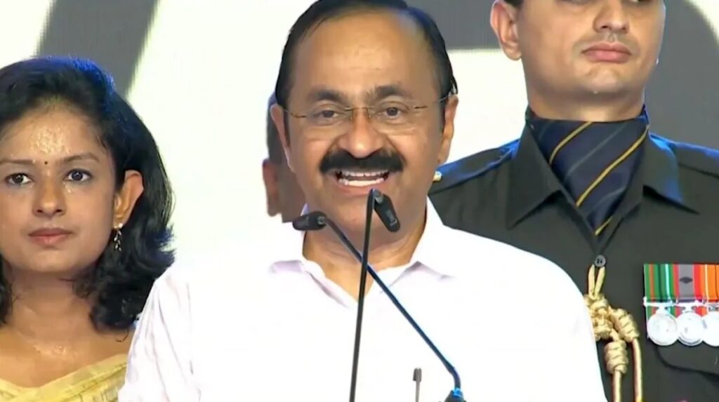 கேரளத்தின் புதிய முதலமைச்சாராக பதவியேற்றார் வி.டி. சதீசன்!. காங். தலைவர்கள் பங்கேற்பு! keralam cm oath