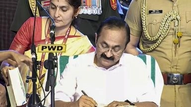 கேரளத்தில் மகளிருக்கு இலவச பஸ் பயணம்!. பதவியேற்ற முதல் நாளிலேயே 3 முக்கிய அறிவிப்புகள்! keralam cm