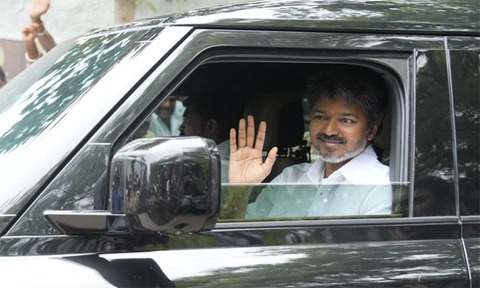 ஆளுநரை சந்திக்க தயாராகும் விஜய்!. டிஐஜி தர்மராஜுடன் தீவிர ஆலோசனை!. vijay DIG