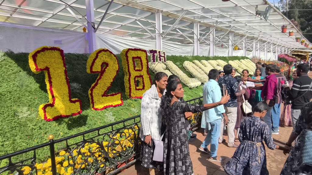 உதகையில் தொடங்கிய 128 ஆவது மலர் கண்காட்சி! vlcsnap 2026 05 18 19h15m35s107