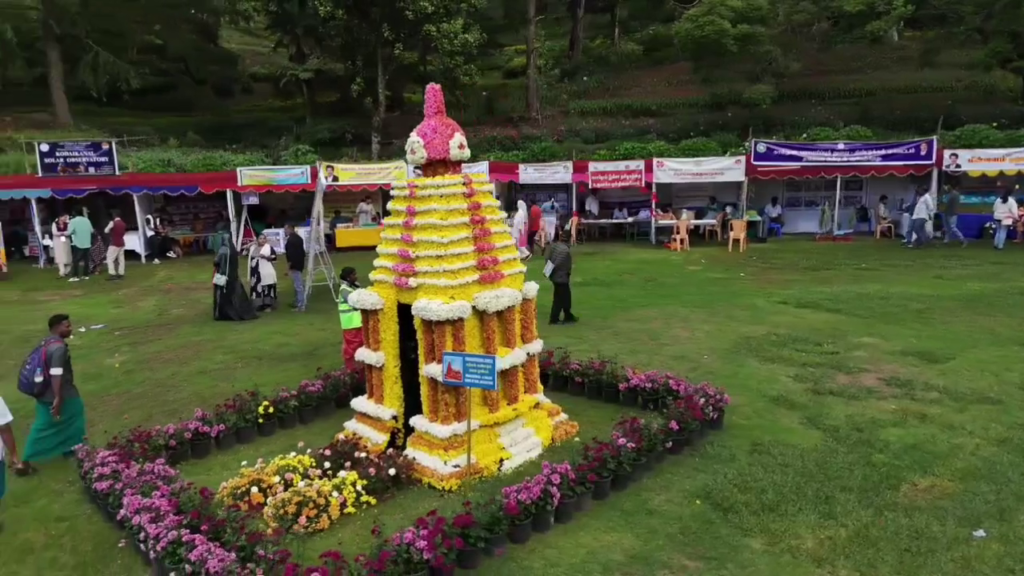 கொடைக்கானல் மலர் கண்காட்சியில் குவியும் சுற்றுலாப் பயணிகள் – அசத்தும் மலர் உருவங்கள்! vlcsnap 2026 05 21 17h30m58s414