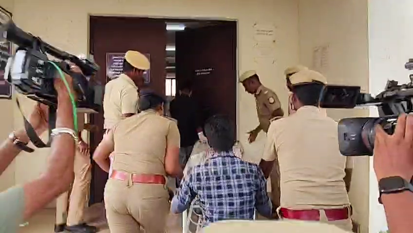 கோவை சிறுமி உடற்கூராய்வு முடிந்து பெற்றோரிடம் உடல் ஒப்படைப்பு! 2 vlcsnap 2026 05 23 16h23m47s164