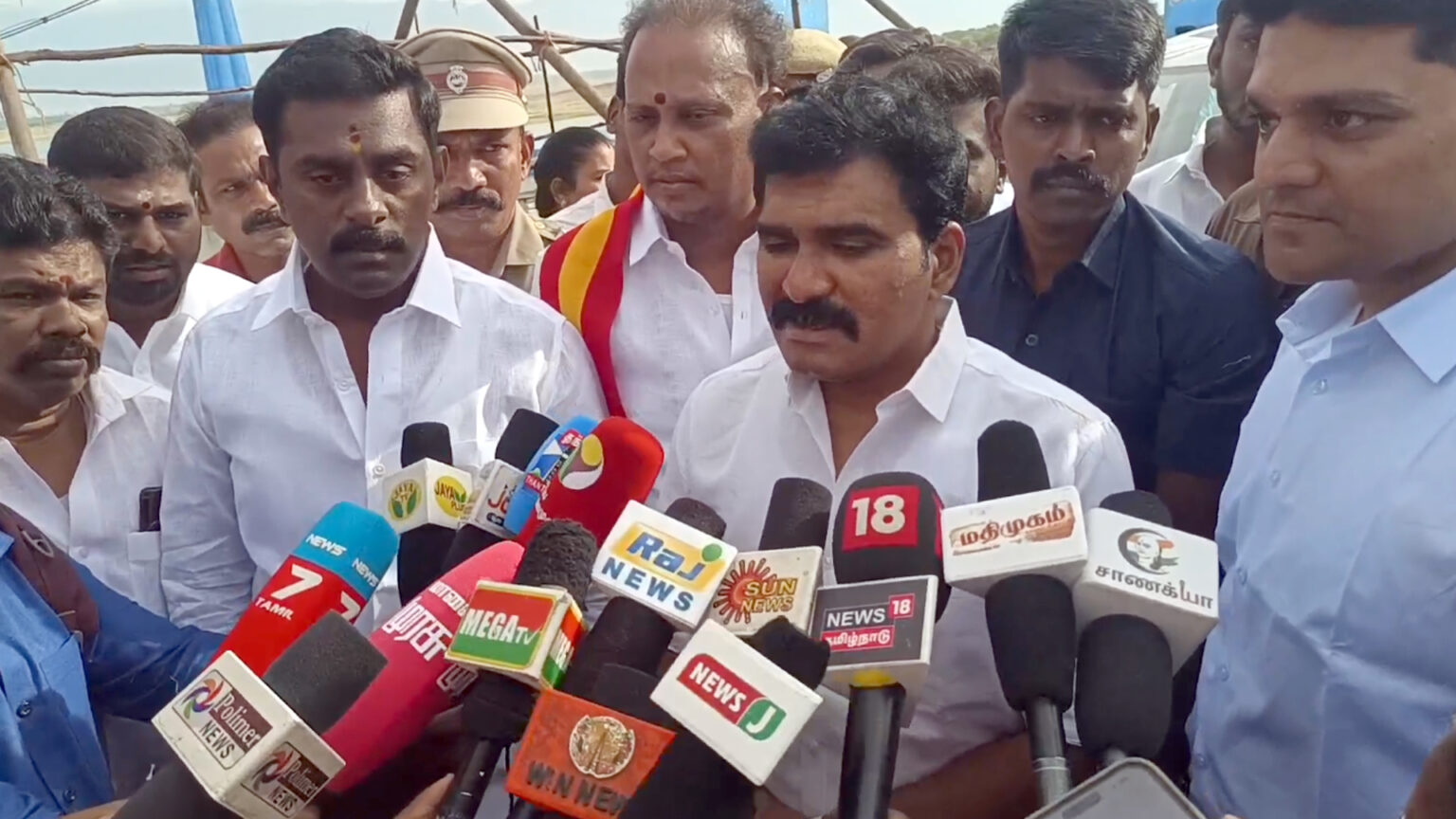 ”மு.க. ஸ்டாலின் – இபிஎஸ் குடும்பத்தினரை மத்திய அமைச்சராக்க முயற்சி” 003 Nirmalkumar