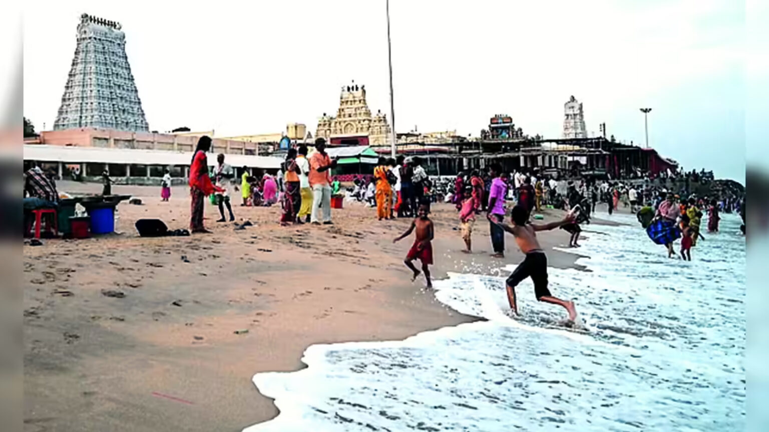 நிர்வாக சுத்தமாகும் திருச்செந்தூர் கோயில் ; அனிதா ராதாகிருஷ்ணன் ஆதரவு அதிகாரிகள் விரைவில் மாற்றம்? 003 kovil A