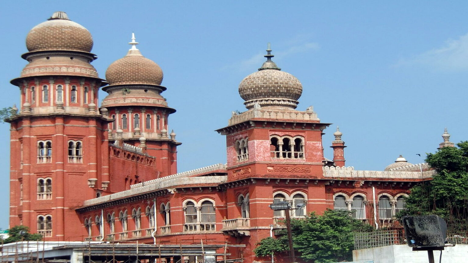 நிலுவையில் வழக்கு ; பரோல் வழங்க முடியுமா? – நீதிபதி அமர்வு விசாரணை தொடக்கம் 005 hicourt