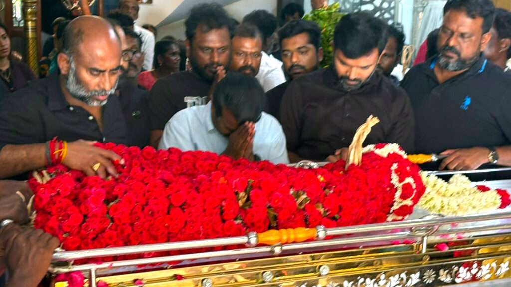 `இயக்குநர் இமயம்’ அப்பா பாரதிராஜாவுக்கு புகழ் வணக்கம் - சீமான் அஞ்சலி 1 006 bjarathiraja a