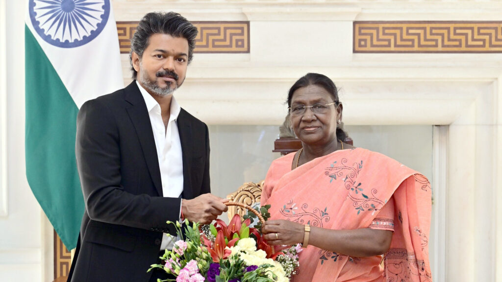 டெல்லியில் முதலமைச்சர் ஜோசப் விஜய் ; குடியரசுத் தலைவர், சோனியா காந்தி உள்ளிட்டோருடன் சந்திப்பு 4 008 CM VIJAY c