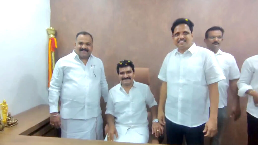 நீட் தேர்வே தேவையில்லை; மாப்பிள்ளையும், மகனும்தான் அதிகார மையம் – அமைச்சர் நிர்மல்குமார் பளீச் 1 009 cdr