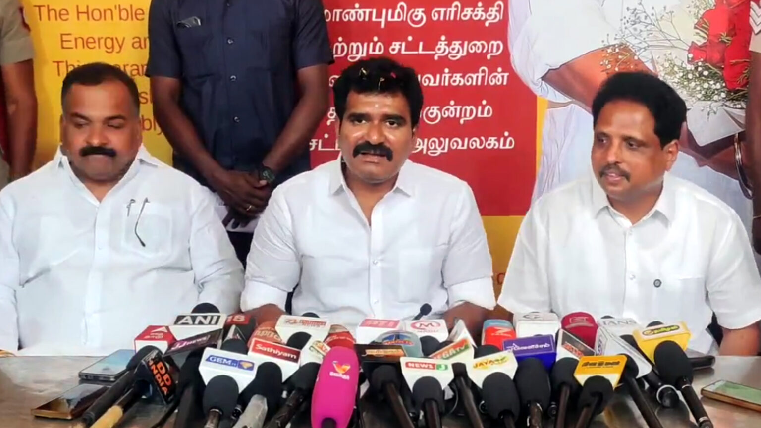 நீட் தேர்வே தேவையில்லை; மாப்பிள்ளையும், மகனும்தான் அதிகார மையம் – அமைச்சர் நிர்மல்குமார் பளீச் 010 CDR 01