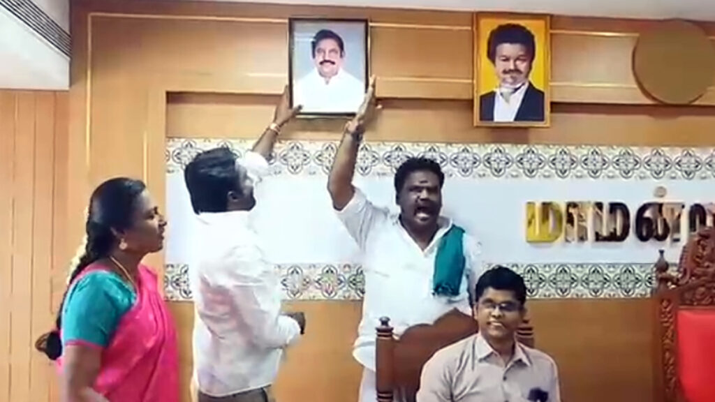 த்ரிஷா படம் வச்சே ஆகணும்; காரைக்குடி மாநகராட்சி கூட்டத்தில் அடம்பிடித்த மாமன்ற உறுப்பினர்! 2 010 karaikudi B