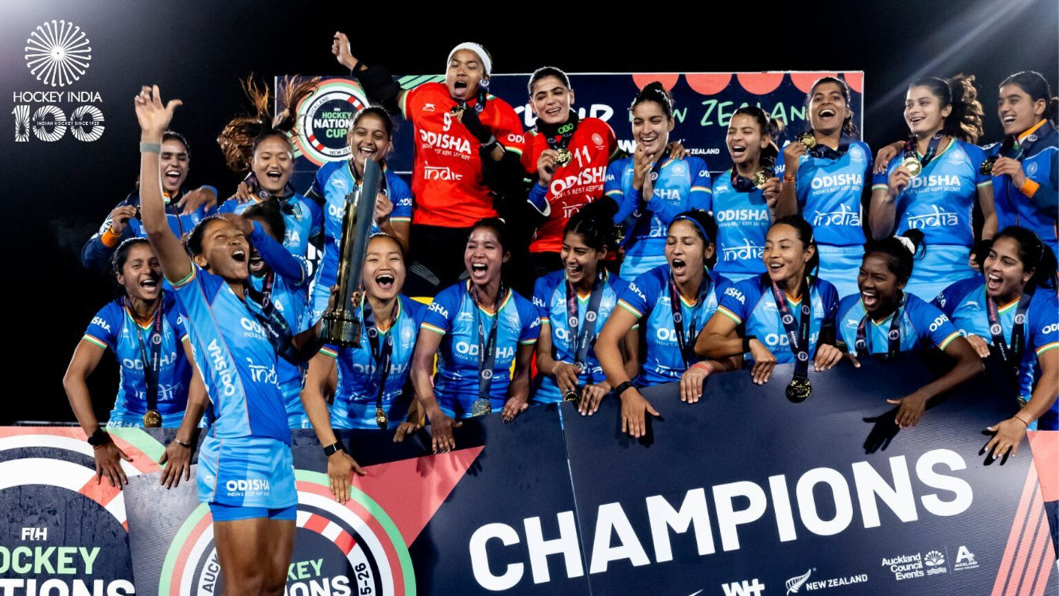 FIH மகளிர் நேஷன்ஸ் கப் போட்டி’ நியூசிலாந்தை வீழ்த்தி இந்திய அணி சாம்பியன் – வீராங்கனைகளுக்கு தலா ரூ.3 லட்சம் பரிசு 011 hockey india