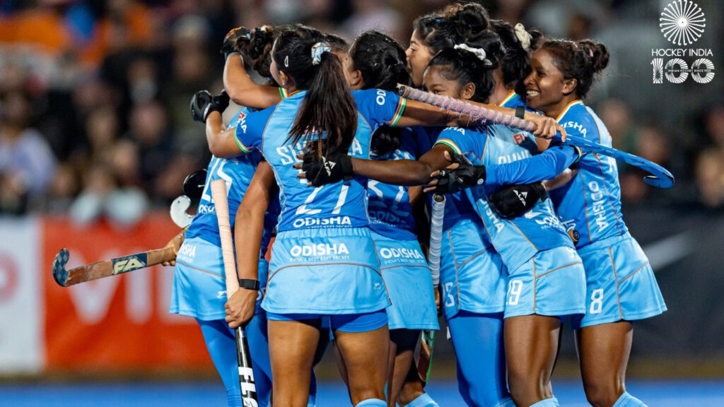 FIH மகளிர் நேஷன்ஸ் கப் போட்டி’ நியூசிலாந்தை வீழ்த்தி இந்திய அணி சாம்பியன் - வீராங்கனைகளுக்கு தலா ரூ.3 லட்சம் பரிசு 2 011 hockey india A