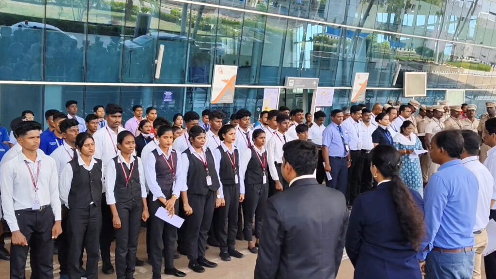 நடப்பாண்டில் ஓர் இலட்சம் பயணிகள் வருகை – இது புதுவை விமான நிலைய கணக்கு! 1 012 pdy airport A