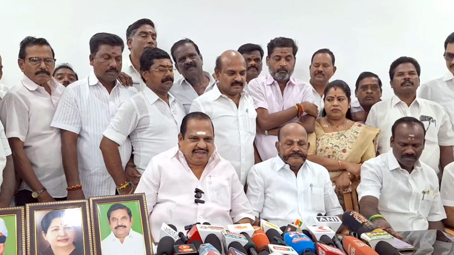 சி.வி.சண்முகம் நாடாளுமன்ற உறுப்பினரானது எடப்பாடி பழனிசாமி போட்ட பிச்சை – அட்டாக் அக்ரி. கிருஷ்ணமூர்த்தி 013 agri