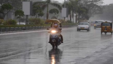 சென்னையில் வெளுத்து வாங்கிய கனமழை! 1 15