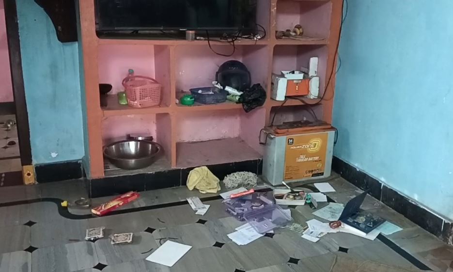 திருவள்ளூர் : 2 வீடுகளின் பூட்டை உடைத்து நகை, பணம் திருட்டு..! போலீசார் தீவிர விசாரணை..! 4 10
