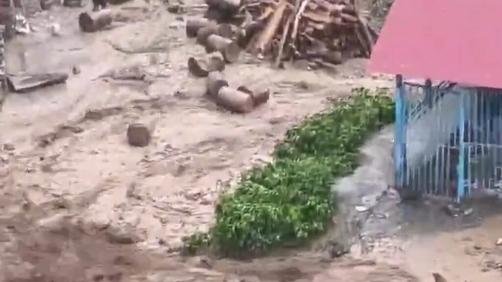காஷ்மீரில் பயங்கர மேகவெடிப்பு!. வீடுகள் சேதம், மக்கள் அச்சம்! Massive cloudburst