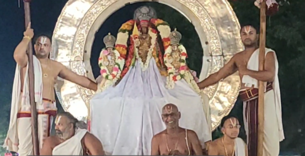 மீண்டும் வெடித்த வடகலை – தென்கலை பிரச்சனை..!! பக்தர்கள் வேதனை..!! Screenshot 2026 06 01 at 10.57.12 AM