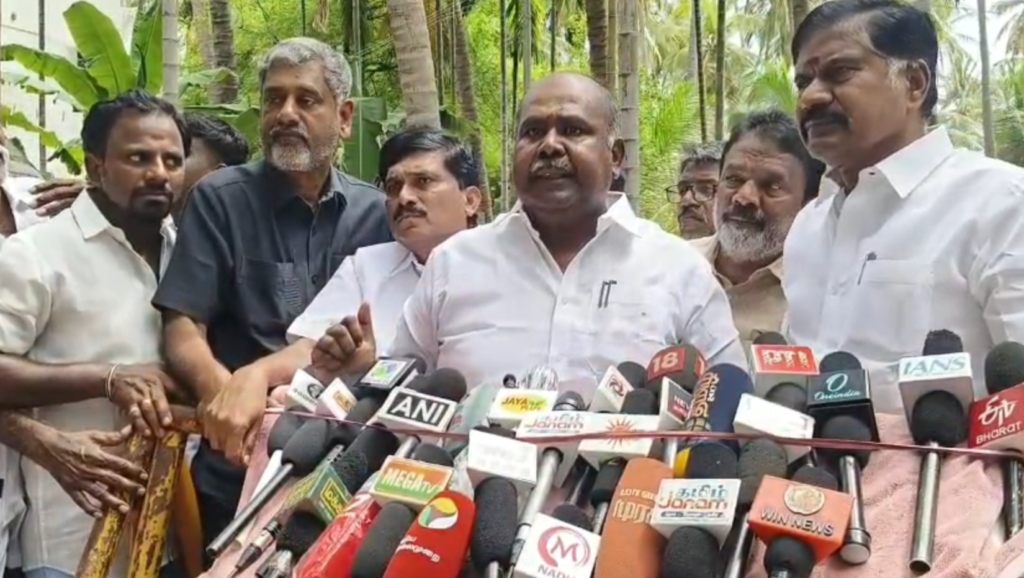 “என் இனிய தமிழ் மக்களே”.. இந்த குரல் சினிமா உள்ள வரை இருக்கும்..!! உணர்ச்சிவசப்பட்ட ஆர்.பி உதயகுமார்..!! Screenshot 2026 06 11 at 2.45.13 PM