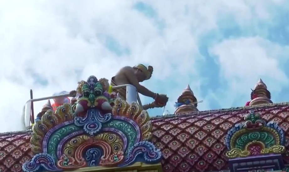 பெர்லினில் கோலாகலமாக நடந்த ஸ்ரீ கணேசர் கோயில் கும்பாபிஷேகம்! Temp 1