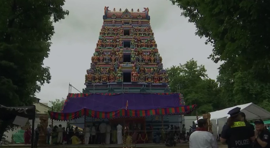 பெர்லினில் கோலாகலமாக நடந்த ஸ்ரீ கணேசர் கோயில் கும்பாபிஷேகம்! 1 Temp 2