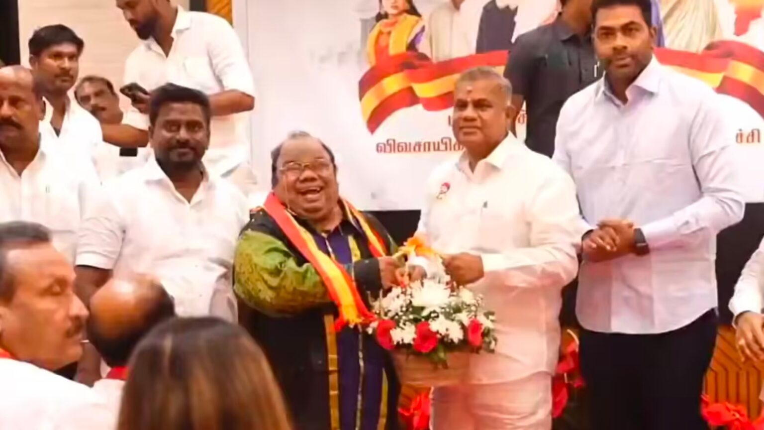 தவெகவில் ஐக்கியமான அடுத்த காமெடி நடிகர்..!! அட.. இவரா..!! image 17 8