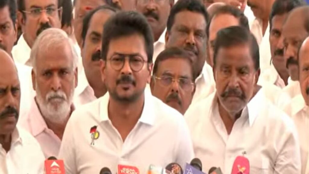 ஷூட்டிங் ஸ்பாட்டான சட்டசபை..!! ஆக்ஷன் சொன்னதும் நடிப்பில் பிச்சு உதறிய விஜய்..!! போட்டுத்தாக்கிய உதயநிதி..!! image 3 12
