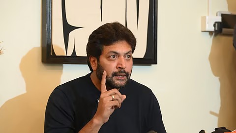 பணிப்பெண்கள் சிறைபிடிப்பா?. சிக்கிய நடிகர் ரவி மோகன்!. நீலாங்கரையில் பரபரப்பு! ravi mohan 2 1