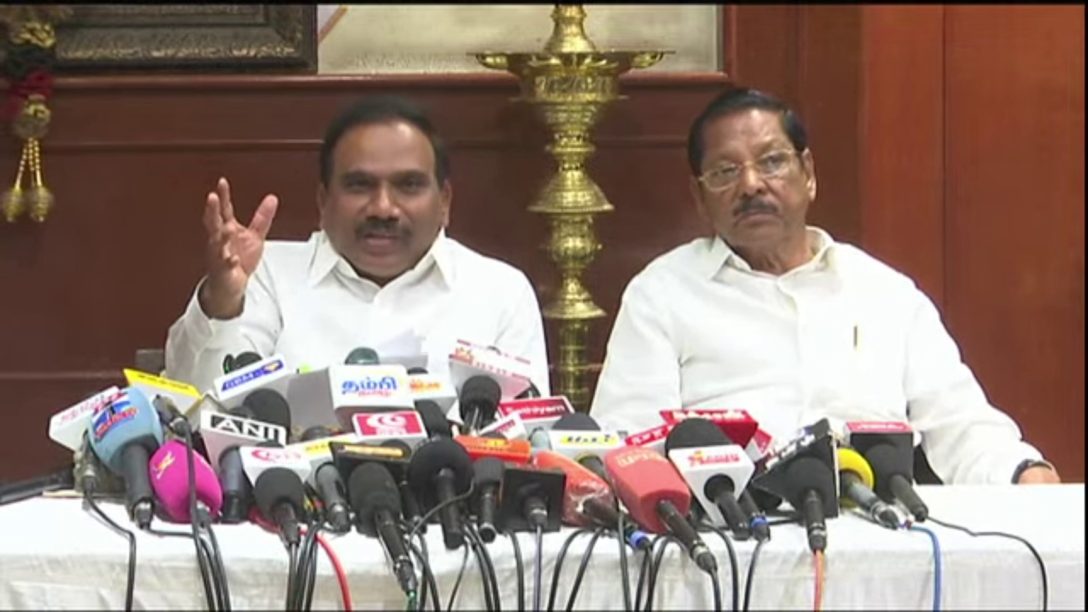 “சட்டப்பேரவையில் மௌனம்… திருச்சியில் வீர வசனமா?” – விஜயை விளாசிய ஆ.ராசா vlcsnap 2026 06 02 20h48m08s502