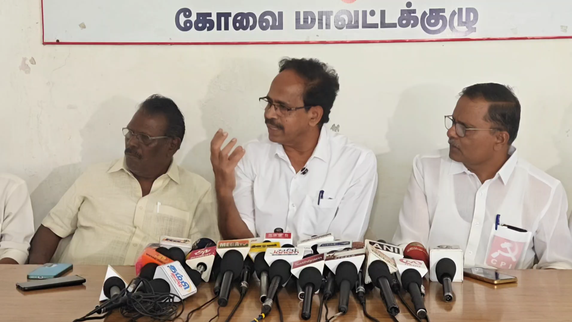கழன்று கொண்ட கம்யூனிஸ்ட்டுகள்... கலகலத்த கூட்டணி... நெருக்கடியில் திமுக 1 vlcsnap 2026 06 11 17h28m44s835