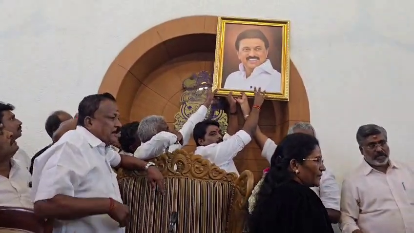 மு.க. ஸ்டாலின் புகைப்படம்: கோவை மாநகராட்சி கூட்டத்தில் திமுக – காங்கிரஸ் மோதலால் பரபரப்பு vlcsnap 2026 06 17 12h34m37s050