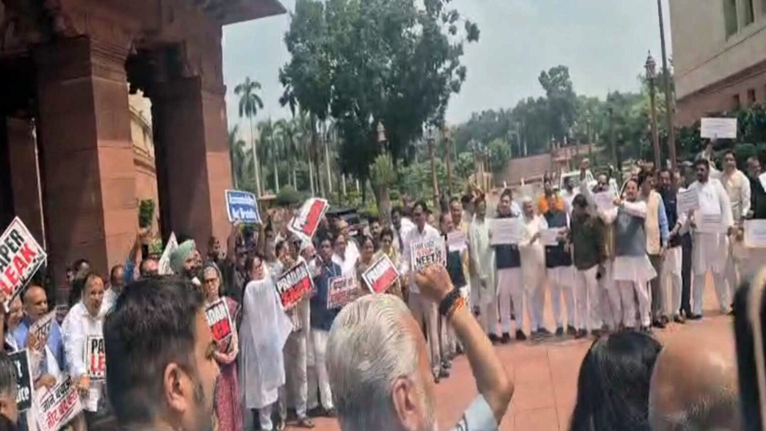 002 India mps