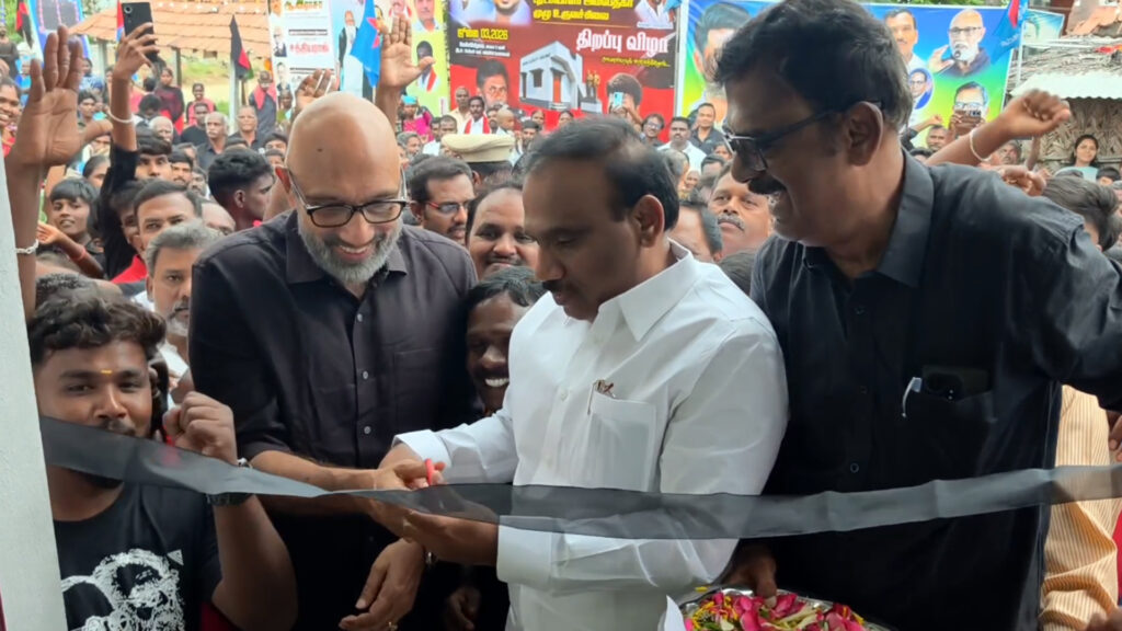 ஒரே இடத்தில் பெரியார், அம்பேத்கர் சிலைகள்: கோவையில் எம்.பி ஆ.ராசா, நடிகர் சத்யராஜ் திறந்து வைத்தனர்! 1 002 kovai A