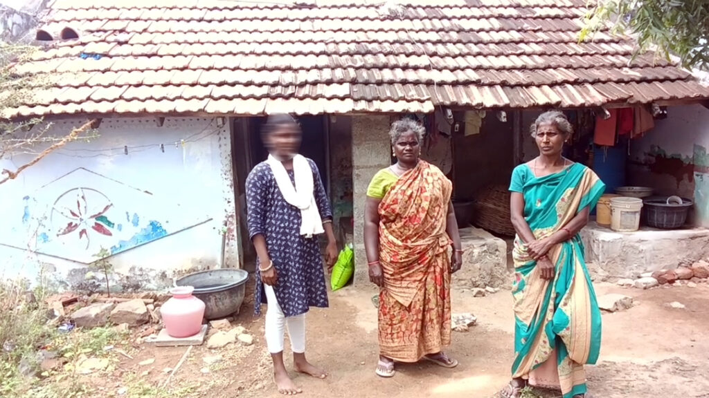 அம்மா வாங்கிய கடன்; 17வயது மகளை அழைத்துச் சென்ற தனியார் நிதி நிறுவன ஊழியர்கள் – அரசு நடவடிக்கை எடுக்க கோரிக்கை 006 finance