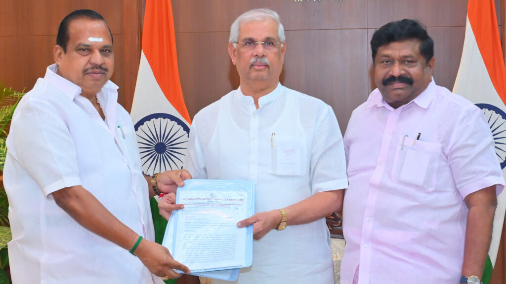 திமுக, அதிமுக அளித்த புகார் மனுக்களில் இருந்தது என்ன? ஆளுநர் மாளிகை தகவல் 1 007 inbadurai
