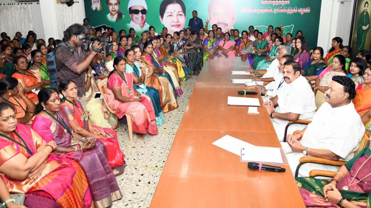 துரோகிகள் வெளியேறுவதால் தொண்டர்கள் மகிழ்ச்சி – எடப்பாடி பழனிசாமி பரபரப்பு பேச்சு 008 eps