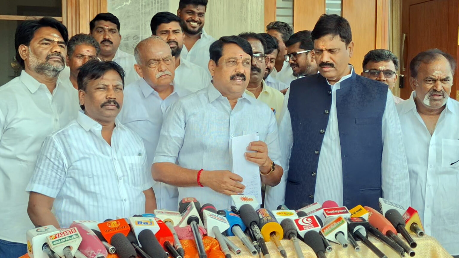 கரூரில் உயிரிழந்தவர்களின் குடும்பத்தினருக்கு அரசு வேலை – பாஜக வரவேற்பு 008 nainar
