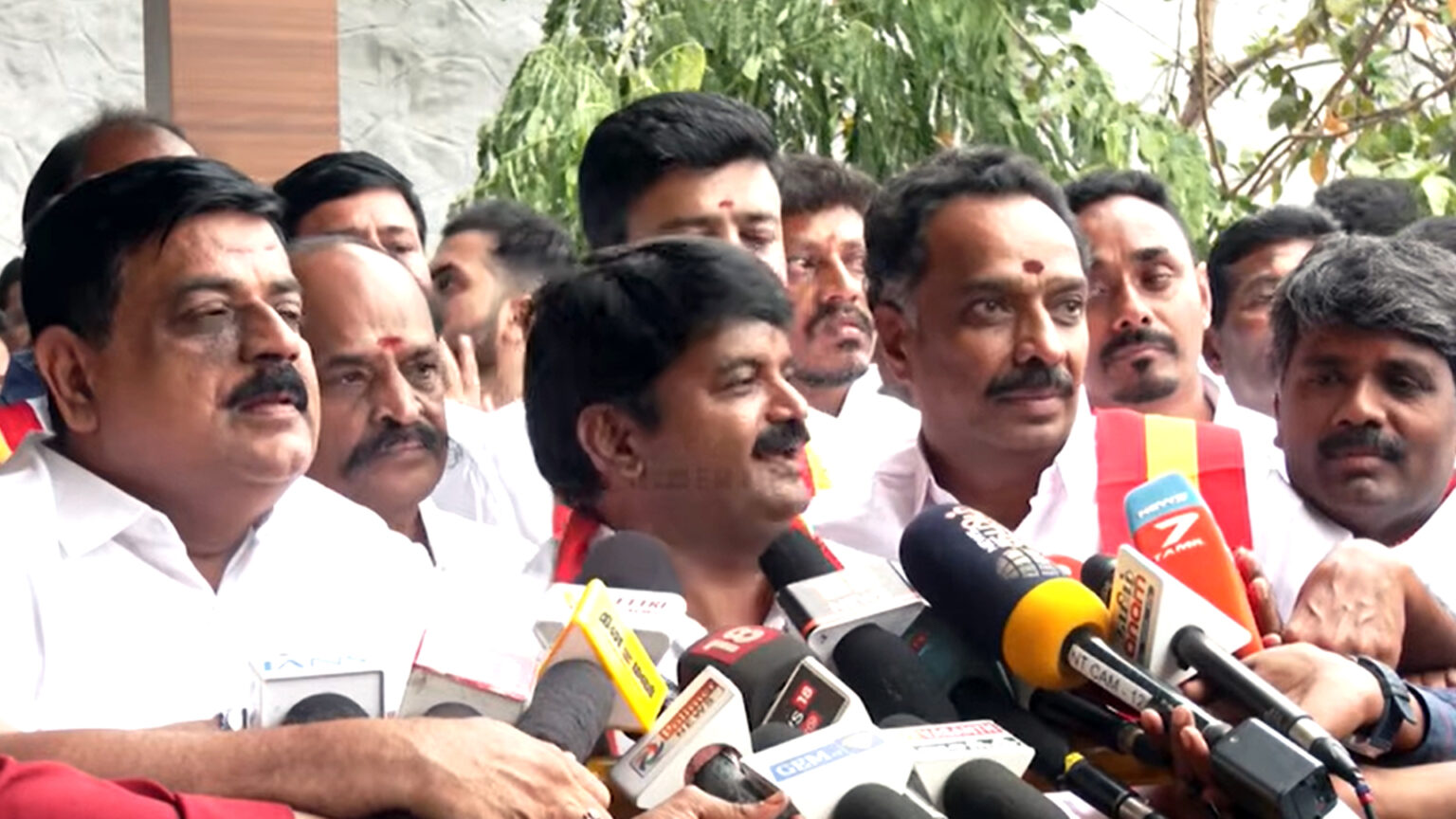 புரட்சித்தலைவியிடம் பாடம் பயின்றவர்கள்; தவெக வெற்றிக்காக உழைப்போம் – டாக்டர் சி.விஜயபாஸ்கர் 008 vijay