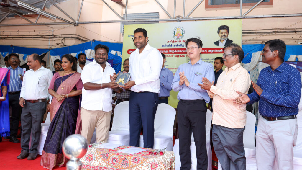முதலமைச்சரை கீழே அமுக்கப் பார்த்தார்கள் - ஆதவ் அர்ஜுனா பகீர் தகவல்! 2 009 school B