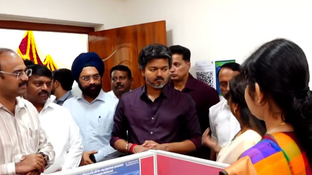 பெரம்பூரில் முதலமைச்சர் ச.ஜோசப் விஜய் ; எம்.எல்.ஏ அலுவலகத்தை திறந்து வைத்தார் 2 012 cm vijay D