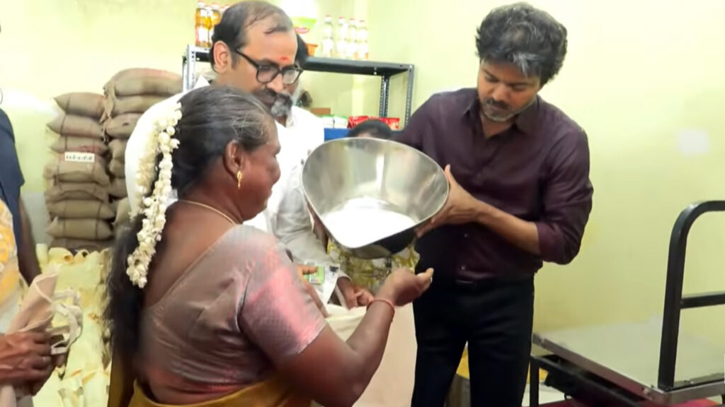பெரம்பூரில் முதலமைச்சர் ச.ஜோசப் விஜய் ; எம்.எல்.ஏ அலுவலகத்தை திறந்து வைத்தார் 4 012 cm vijay F