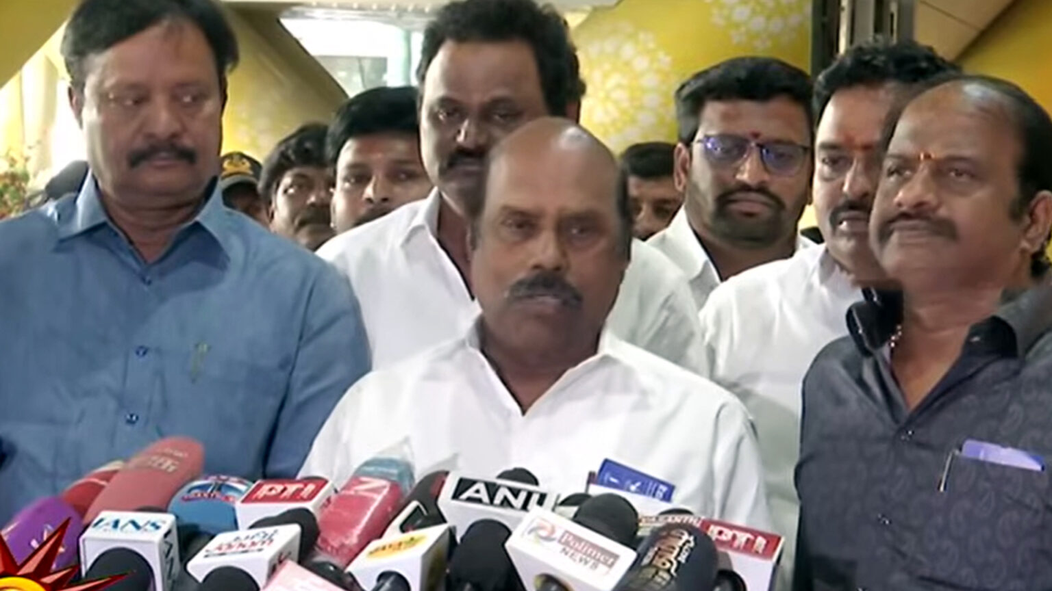 ஓடுவது, ஒளிவது, பதுங்குவது திமுகவுக்கு கிடையாது – எ.வ.வேலு ஆவேசம் 012 ev velu