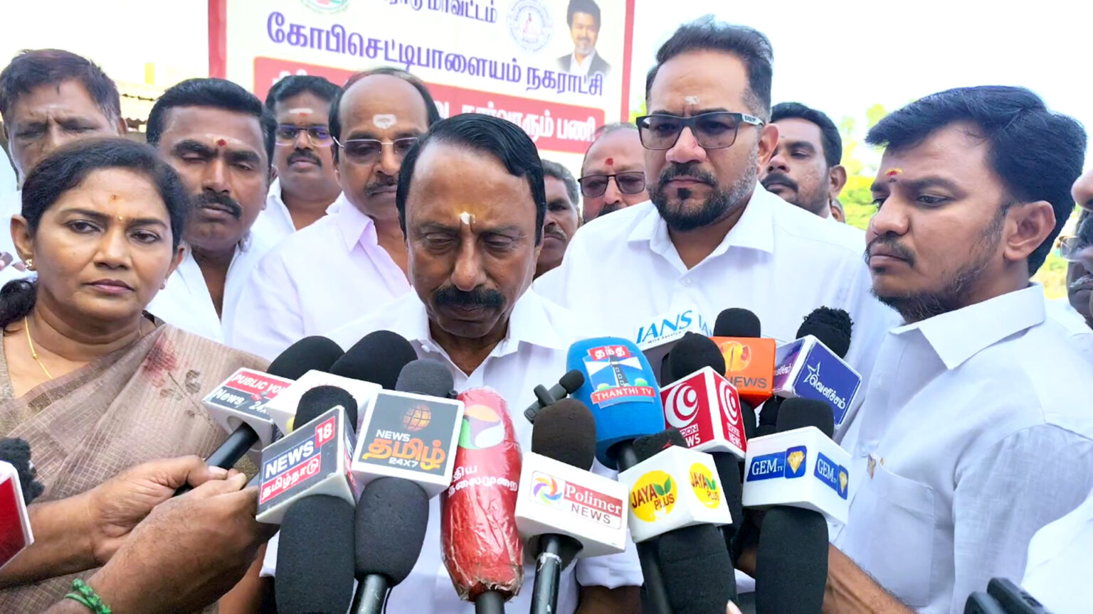 நிதி நெருக்கடியிலும், தவெக அரசு திட்டங்களை செயல்படுத்துகிறது – அமைச்சர் கே.ஏ.செங்கோட்டையன் 015 kas A