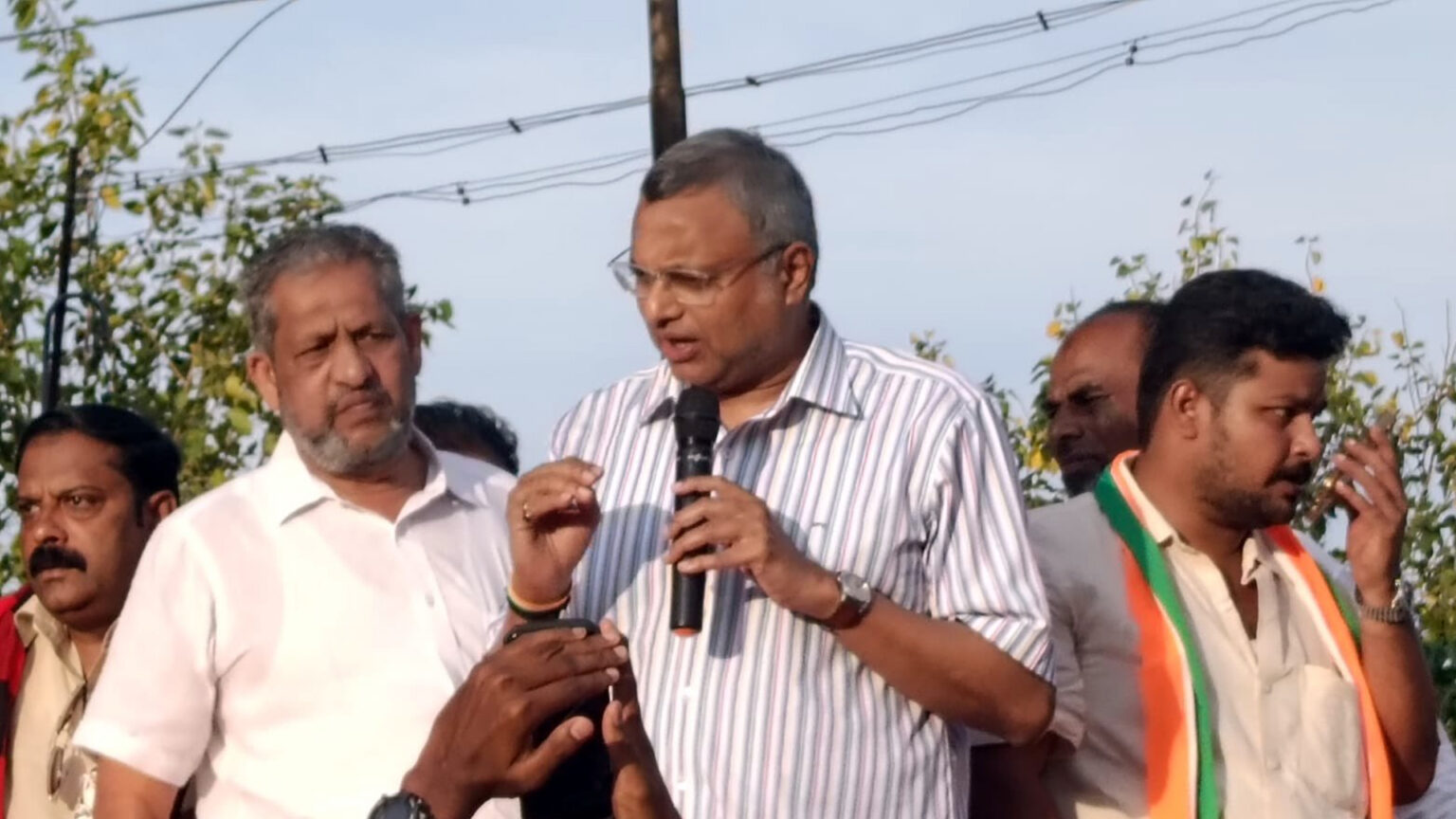 அடடே கார்த்தி சிதம்பரம்; இப்படி ஆரம்பிச்சிட்டாரே! 016 karthi A