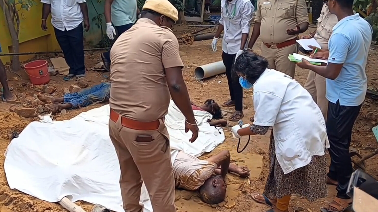 மாமல்லபுரம்; போர்வெல் பணியின்போது நேர்ந்த துயரம் ; மின்சாரம் தாக்கி 4 பேர் பலி! 018 EP DEATH