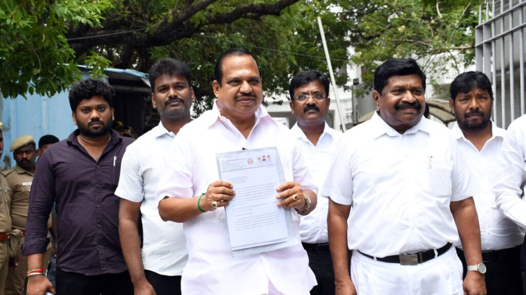அதிமுகவினர் மாறவில்லை ; தவெகவால் விலை பேசப்பட்டவர்கள் கட்சி மாறியிருக்கிறார்கள் – அக்ரி கிருஷ்ணமூர்த்தி 1 018 agri A