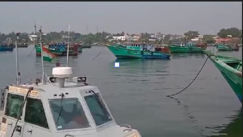 புதுக்கோட்டை : மீனவர்கள் கடலுக்கு செல்லத் தடை..! படகுகளை பாதுகப்பாக வைக்க அறிவுறுத்தல்..! 3 16