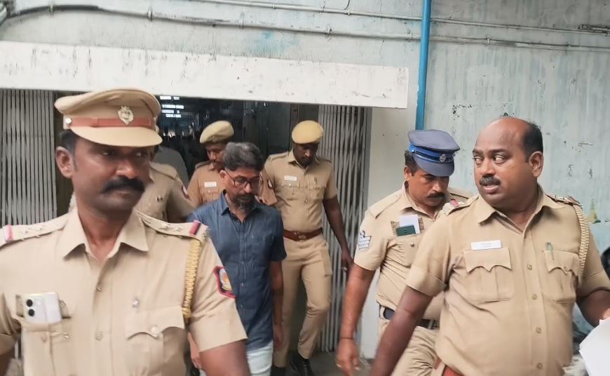 காஞ்சிபுரம் : தலைமறைவாக இருந்த பிரபல ரவுடி தணிகா..! பாதுகாப்புடன் சிறையில் அடைப்பு..! 4 19